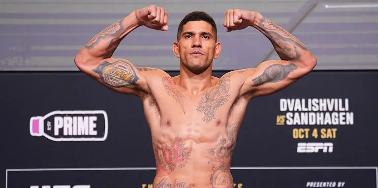 Alex Poatan enfrenta Magomed Ankalaev na luta principal do UFC 320