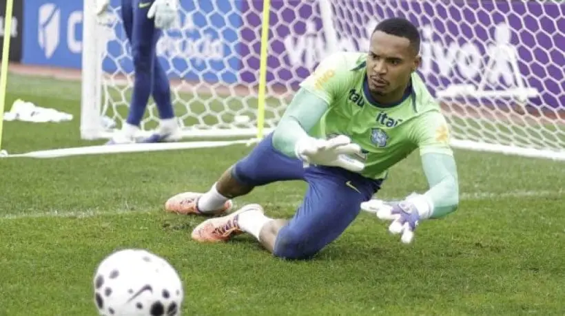 Chamado por Ancelotti para substituir Ederson, goleiro do Nottingham Forest fala sobre gratidão, amadurecimento e planos na equipe nacional