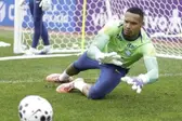 Chamado por Ancelotti para substituir Ederson, goleiro do Nottingham Forest fala sobre gratidão, amadurecimento e planos na equipe nacional (Foto: Jogada 10     Leia mais em: https://www.opovo.com.br/agencia/jogada10/2025/10/08/john-comemora-primeira-convocacao-a-selecao-um-sonho-sendo-realizado.html     ©2022 Todos os direitos são reservados ao Portal O POVO, conforme a Lei nº 9.610/98. A publicaçã)