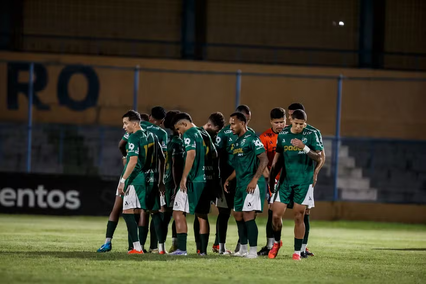 Elenco do Altos, no estádio Lindolfo Monteiro - Série D do Brasileiro 2025 (Foto: Samuel Pereira/ A.A Altos)