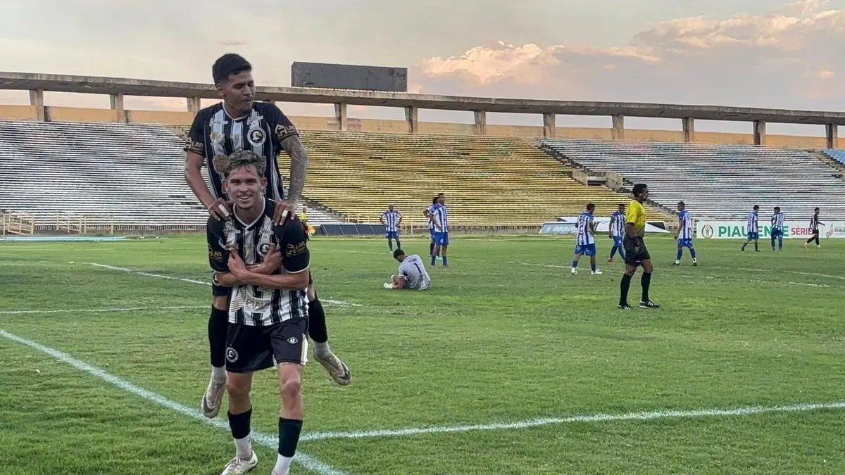 Luís Carlos marca gol da vitória do Corisabbá