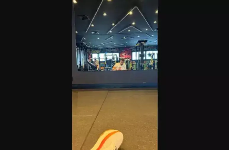 Neymar faz tratamento em casa durante folga do Santos