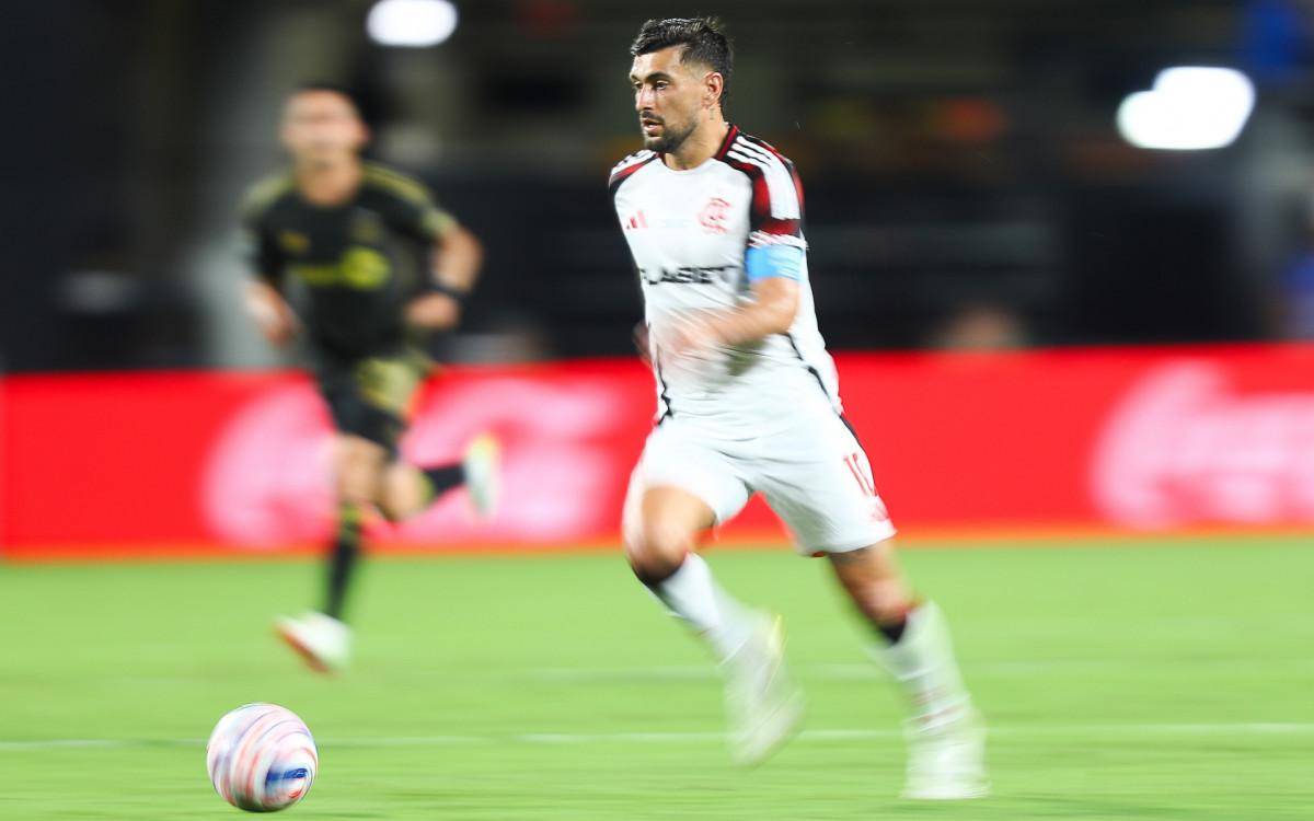 Arrascaeta em ação pelo Flamengo contra o Los Angeles FC (EUA)