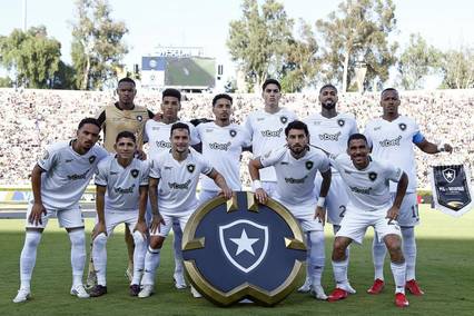 Botafogo derrotou o PSG e assumiu a liderança do Grupo B do Mundial (Foto: Vitor Silva / Botafogo)