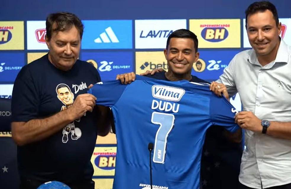 Dudu se apresenta ao Cruzeiro