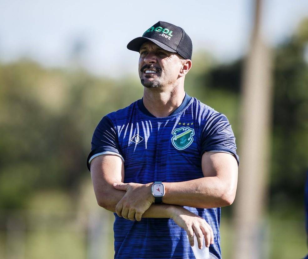 Jerson Testoni, técnico do Altos