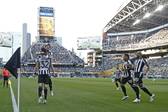 Jogadores do Botafogo comemoram gol de Jair que abriu a vitória contra o Seattle Sounders (Foto: Vitor Silva/Botafogo)