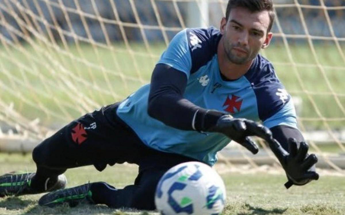 Léo Jardim em treino do Vasco