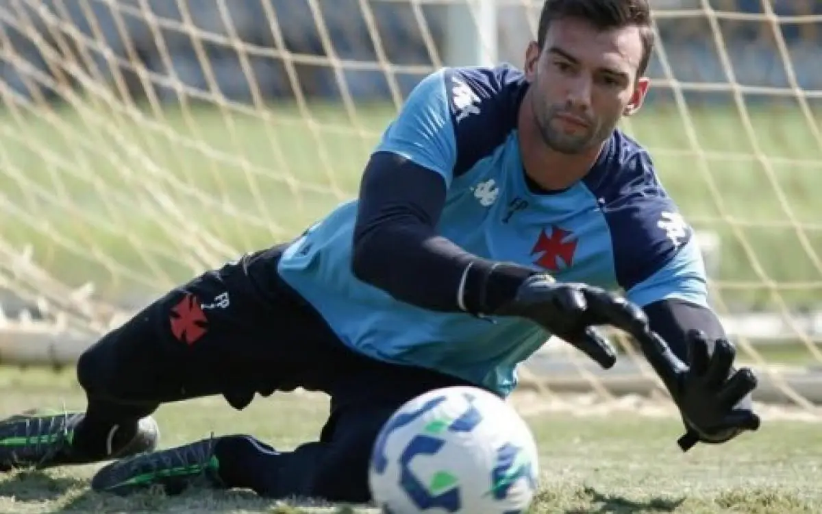 Léo Jardim em treino do Vasco