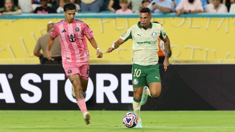 Paulinho durante a partida entre Palmeiras e Inter Miami