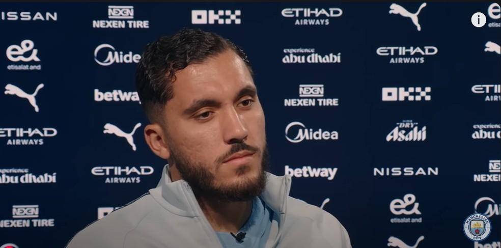 Rayan Cherki em entrevista ao canal do Manchester City