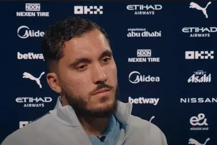 Rayan Cherki em entrevista ao canal do Manchester City (Foto: Reprodução/Youtube Manchester City)
