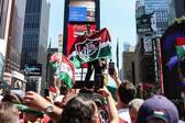 Torcida do Fluminense faz festa no Times Square, em Nova York (Foto: Lucas Merçon/FFC)