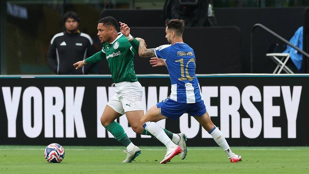 Vitor Roque em Palmeiras x Porto