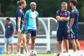 Wesley conversa com Filipe Luís durante treino em Atlantic City, nos Estados Unidos (Foto: Gilvan de Souza / Flamengo)