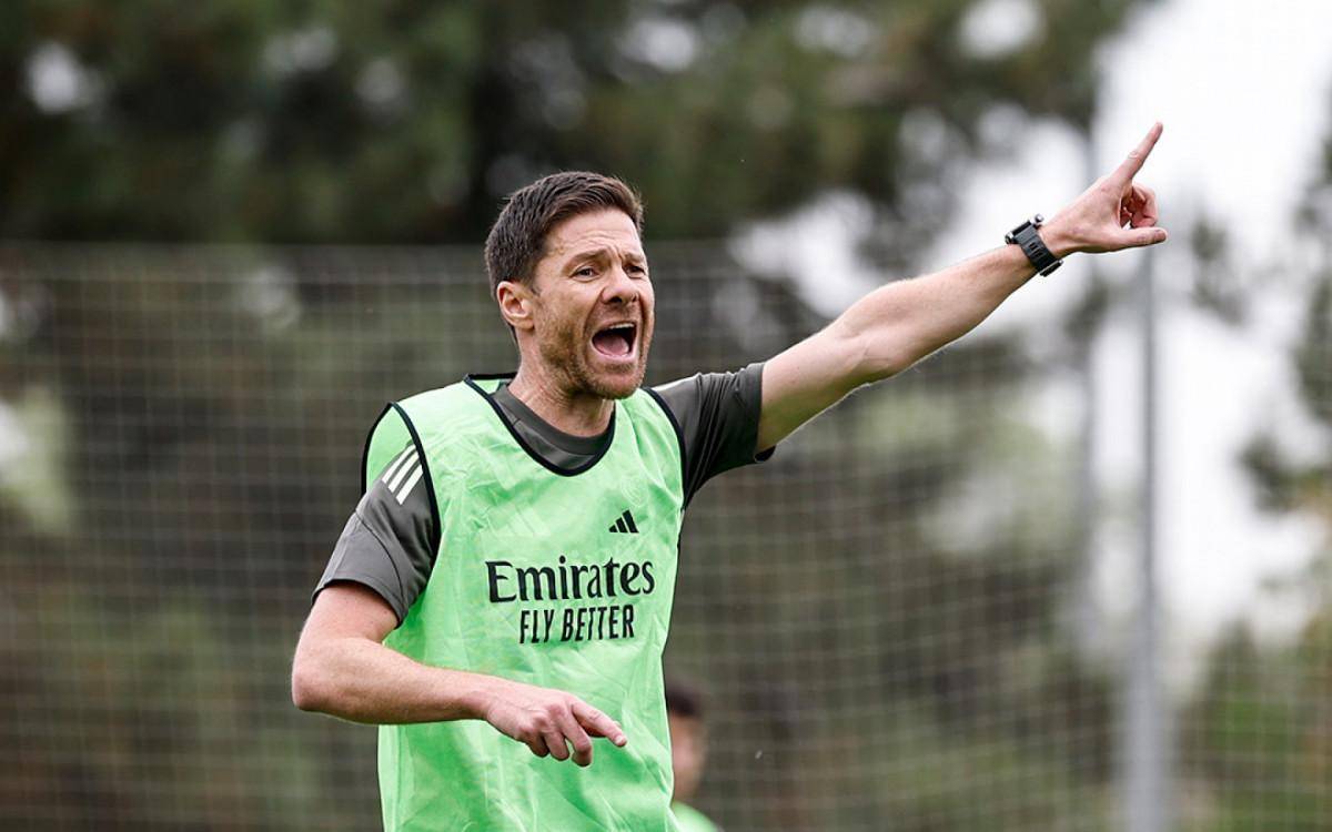 Xabi Alonso comanda treino do Real Madrid