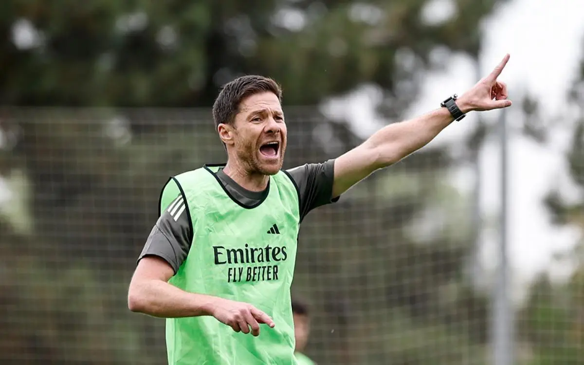 Xabi Alonso comanda treino do Real Madrid