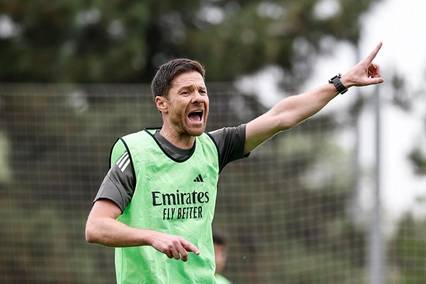 Xabi Alonso comanda treino do Real Madrid (Foto: Divulgação/X @realmadrid)