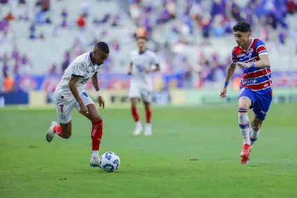 Ademir e Diogo Barbosa em Bahia x Fortaleza no Castelão (Foto: Rafael Rodrigues/ECBahia)