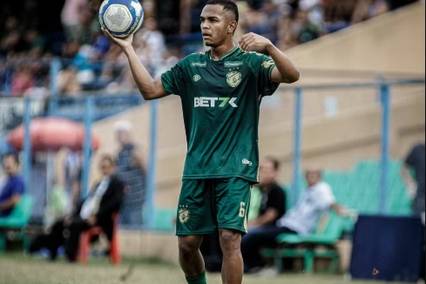 Arthurzinho, lateral do Altos (Foto: Samuel Pereira)