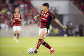 Ayrton Lucas em ação contra o São Paulo (Foto: Adriano Fontes/CRF / Jogada10)