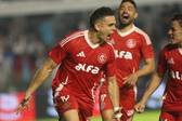 Borré comemora gol sobre o Santos pelo Brasileirão (Foto: Ricardo Duarte / Internacional)
