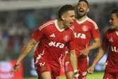 Borré comemora gol sobre o Santos pelo Brasileirão (Foto: Ricardo Duarte / Internacional)