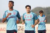 Bruno Henrique, Pedro e Viña (Foto: Gilvan de Souza/Flamengo)