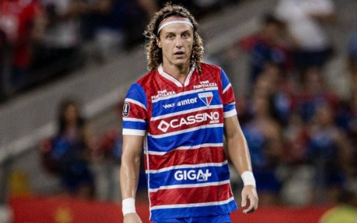 David Luiz com a camisa do Fortaleza