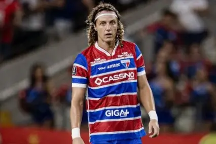 David Luiz com a camisa do Fortaleza (Foto: Divulgação / Fortaleza)