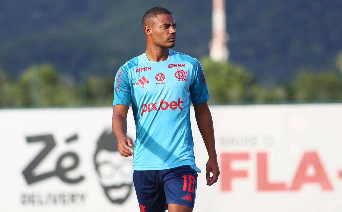 De La Cruz em ação no treino do Flamengo
