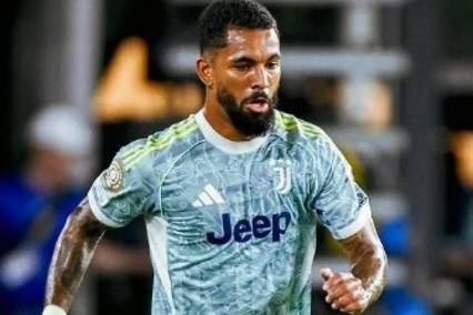 Douglas Luiz em jogo da Juventus (Foto: Divulgação / Juventus)