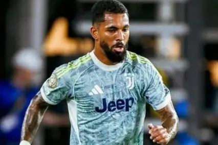 Douglas Luiz em jogo da Juventus (Foto: Divulgação / Juventus)
