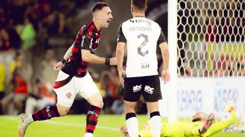Flamengo vence o Galo e é o novo líder do Campeonato Brasileiro