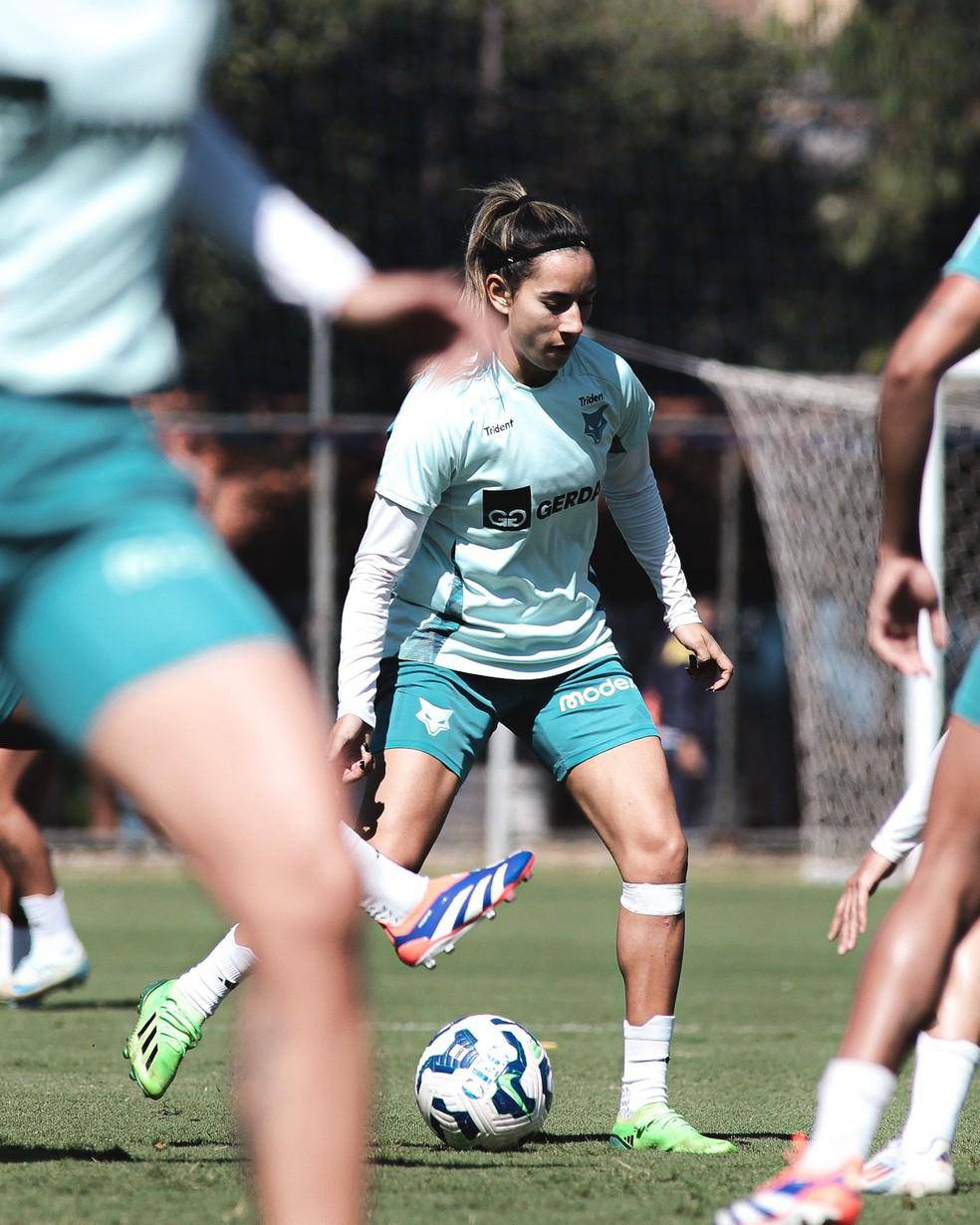 Fabi Sandoval durante treino do Cruzeiro
