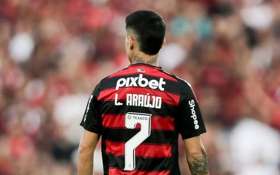 Flamengo fecha patrocínio para costas da camisa