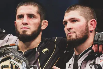 Islam Makhachev e Khabib Nurmagomedov são ícones nos leves do UFC (Foto: Reprodução/Instagram)