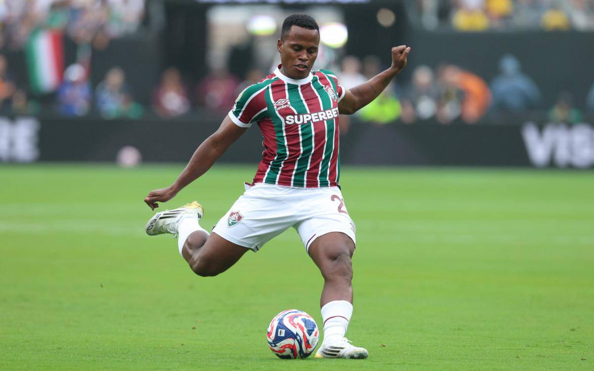 Jhon Arias em ação pelo Fluminense contra o Borussia Dortmund