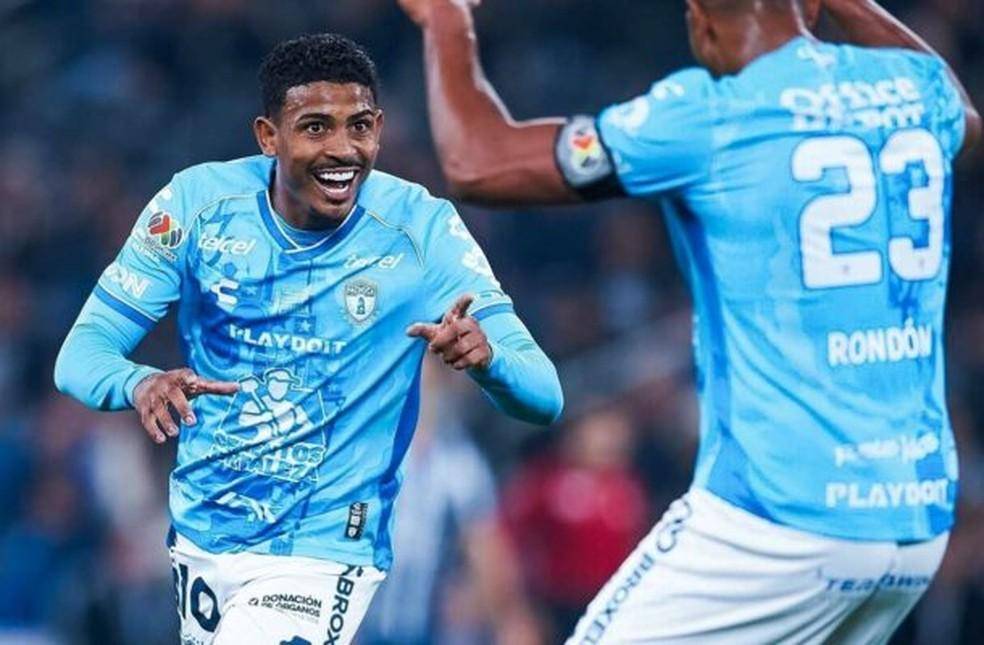 John kennedy comemora com Rondón