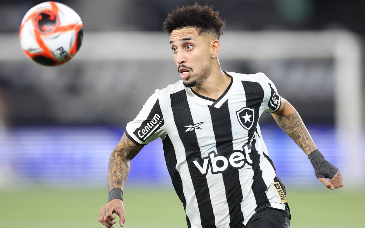 Kauê em ação durante jogo do Botafogo