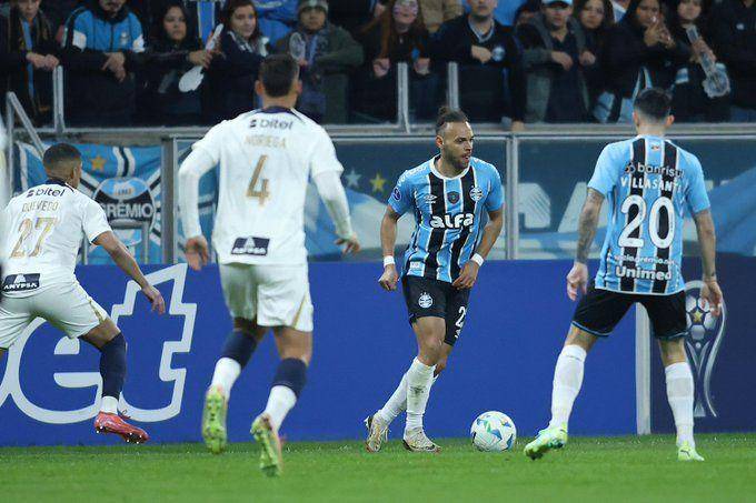 Lance de Grêmio x Alianza Lima, pela Copa Sul-Americana