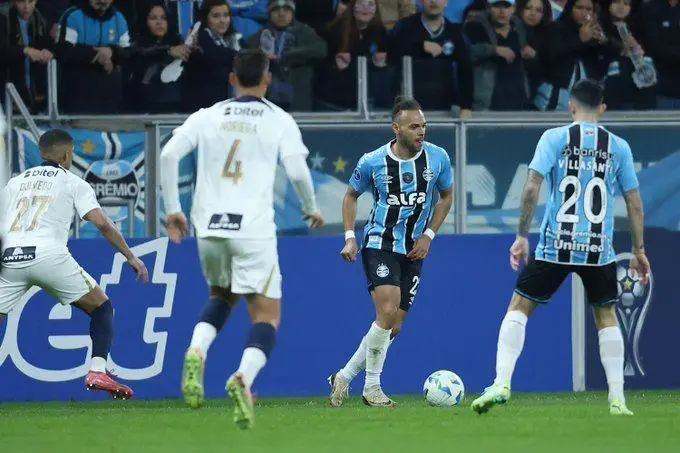 Lance de Grêmio x Alianza Lima, pela Copa Sul-Americana