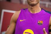 Lewandowski com a camisa do Barcelona (Foto: Divulgação / Barcelona)