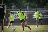 Lucas Freitas em ação durante treino do Vasco no CT Moacyr Barbosa (Foto: Matheus Lima / Vasco)