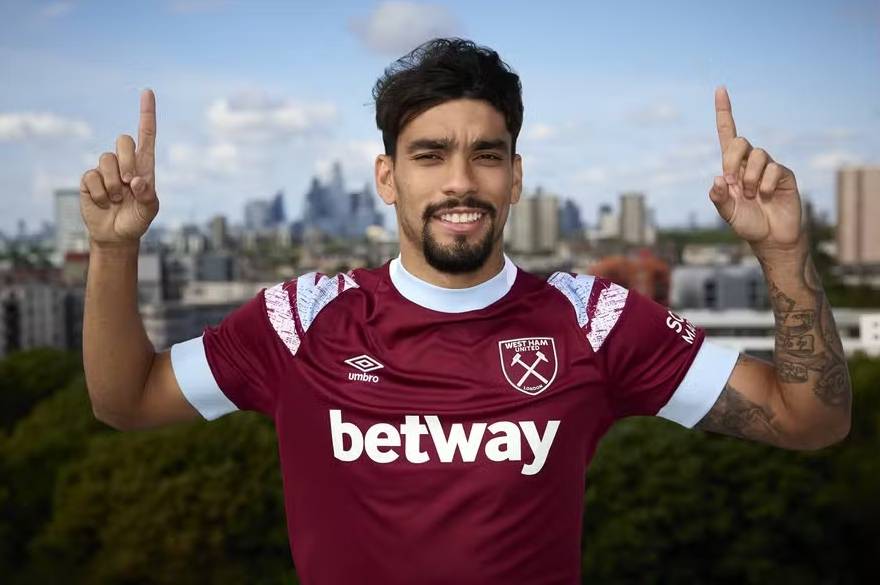 Lucas Paquetá com a camisa do West Ham