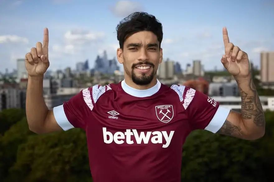 Lucas Paquetá com a camisa do West Ham