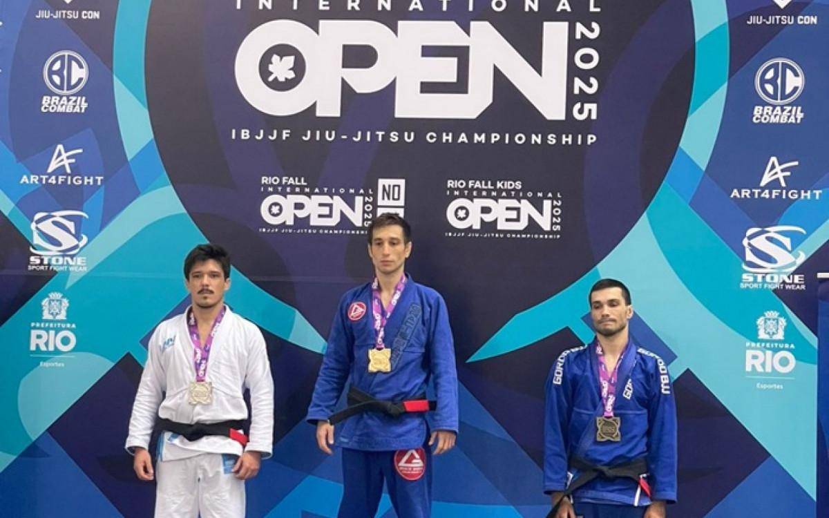 Paulo Victor (à esquerda) segue em grande fase no Jiu-Jitsu