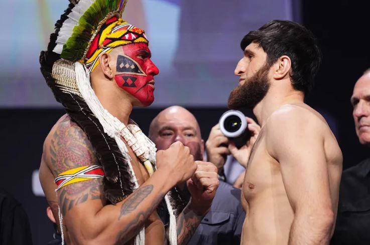 Poatan e Ankalaev em encarada antes do UFC 313