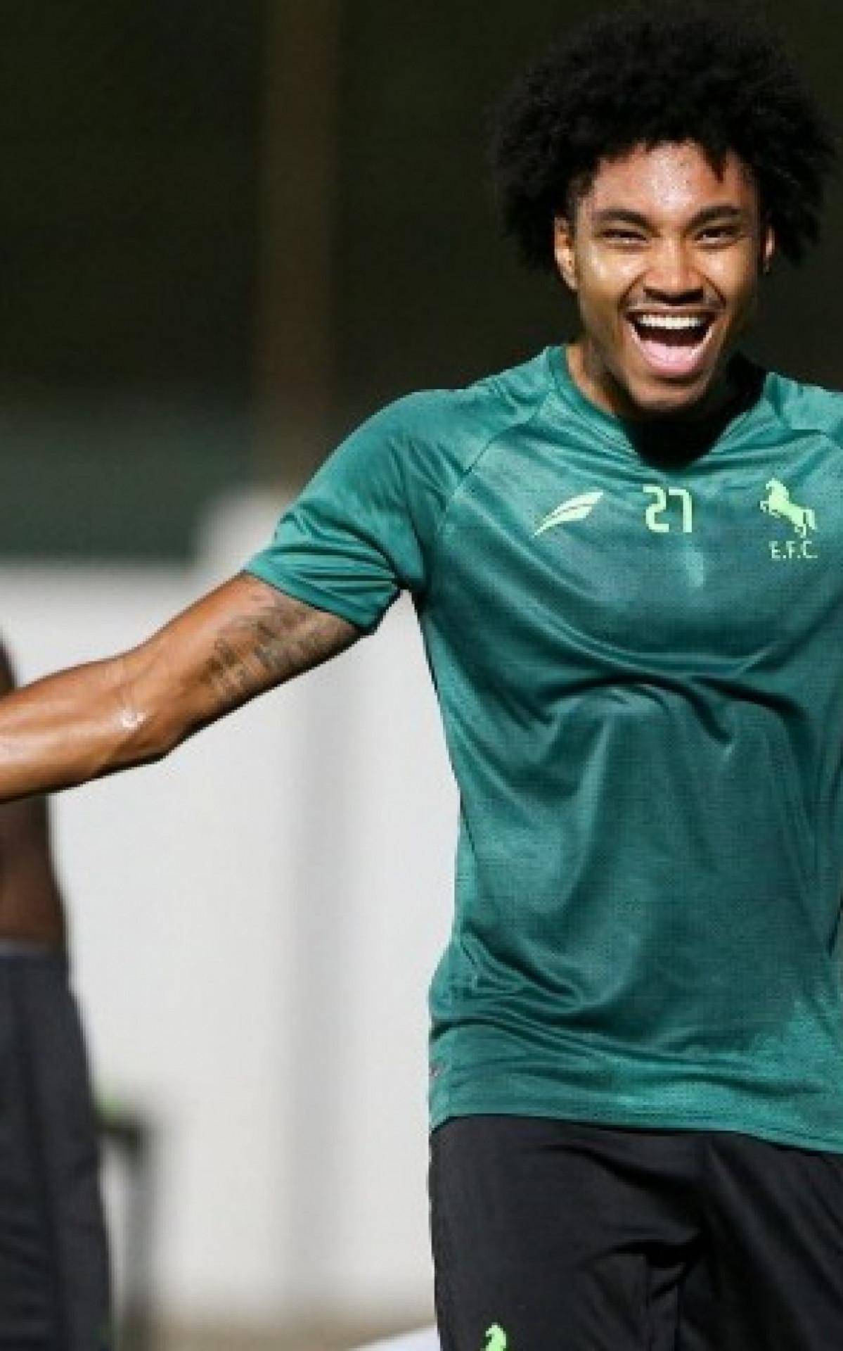 Vitinho pode acertar com o Fluminense
