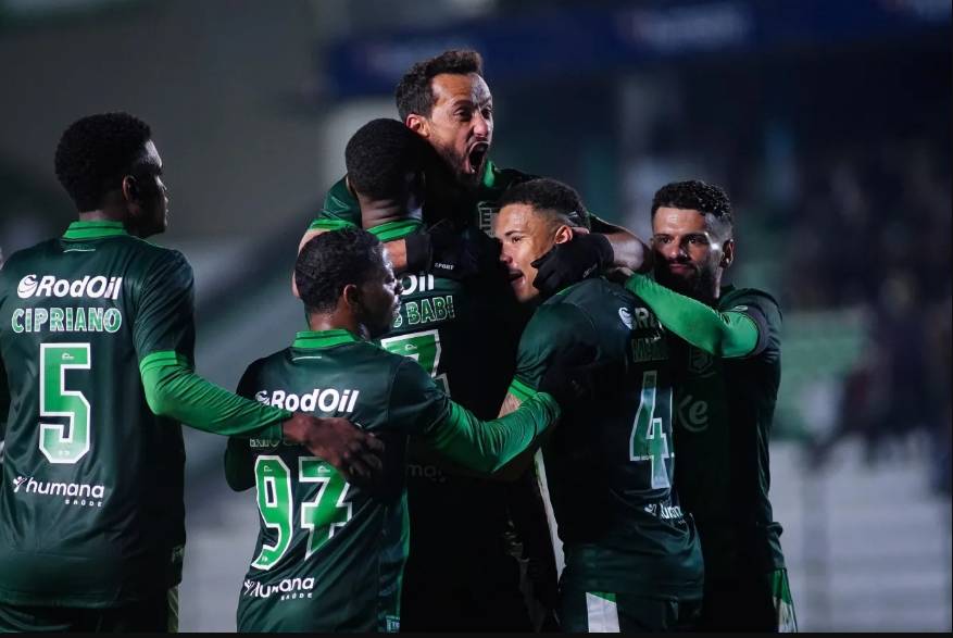 1 de 9 Jogadores do Juventude comemoram gol contra o Corinthians, pelo Brasileirão